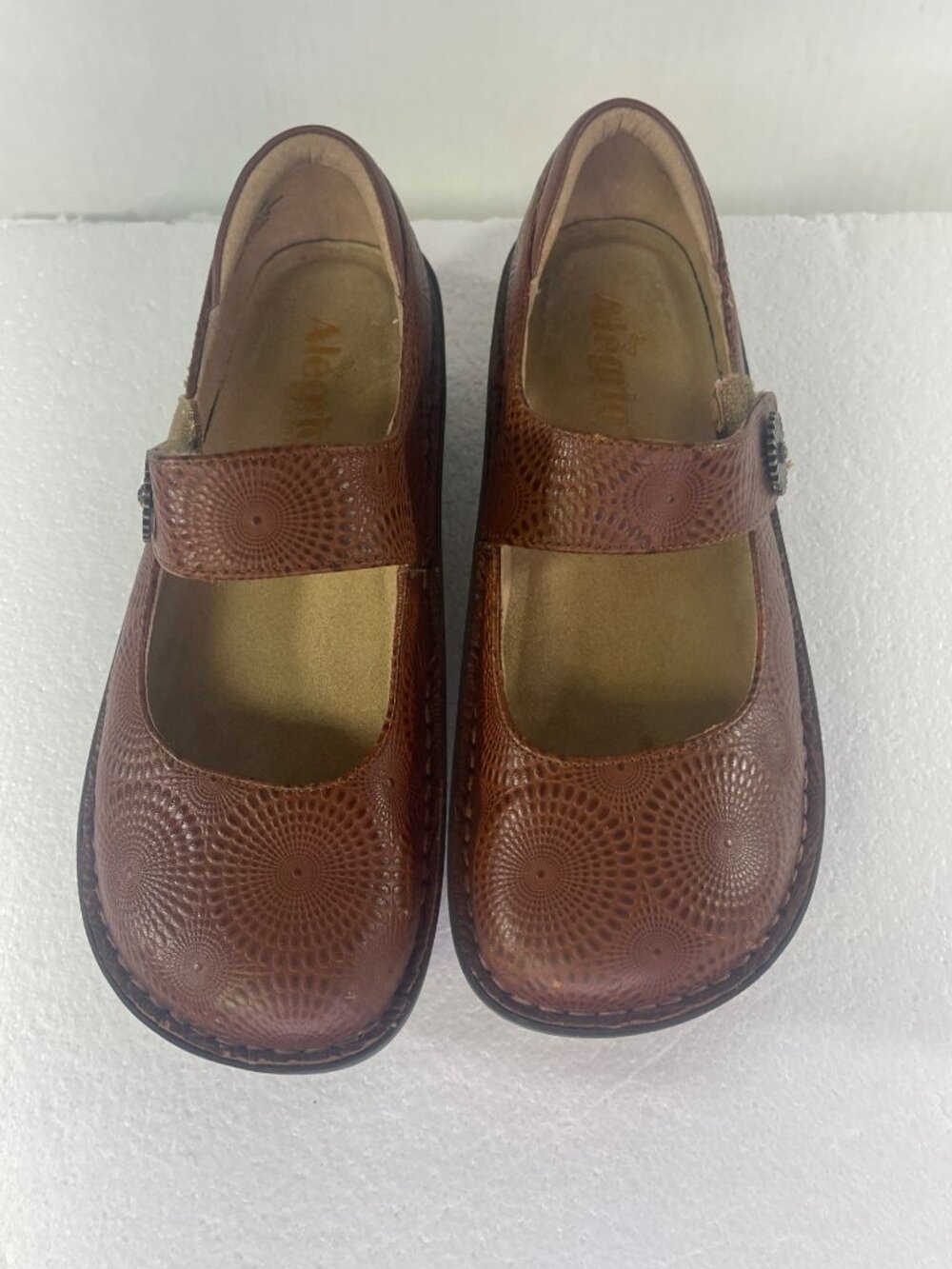 Alegria Paloma Clogs Women's size 9.5 Mary Jane Brown Leather Embossed Comfort